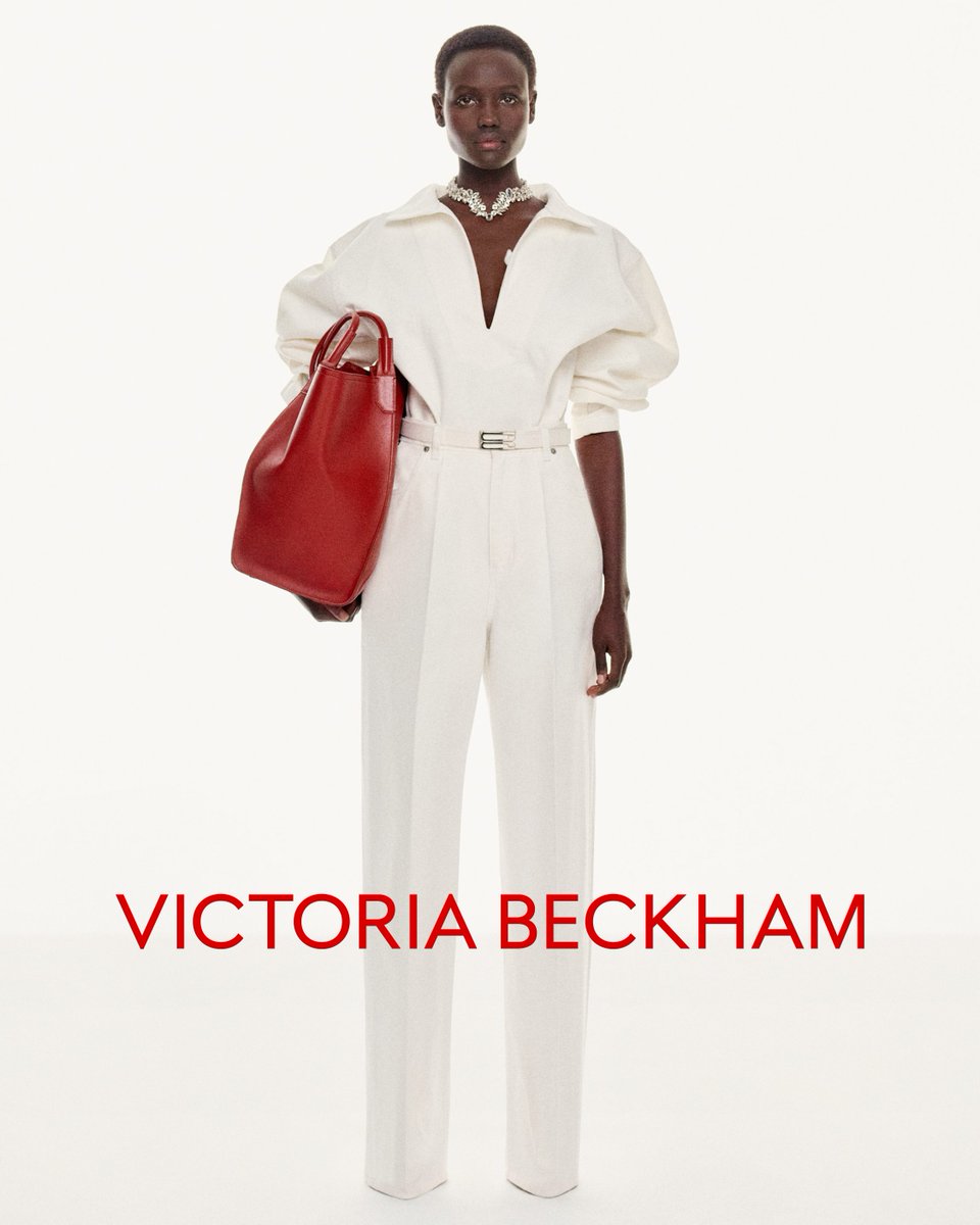 victoriabeckham's tweet image. Refresh your seasonal wardrobe with crisp, all-white pairings – accentuated by the Victoria Tote in soft brick-red leather.
Shop #VBPAW25 now >> victoriabeckham.visitlink.me/V5m_uu