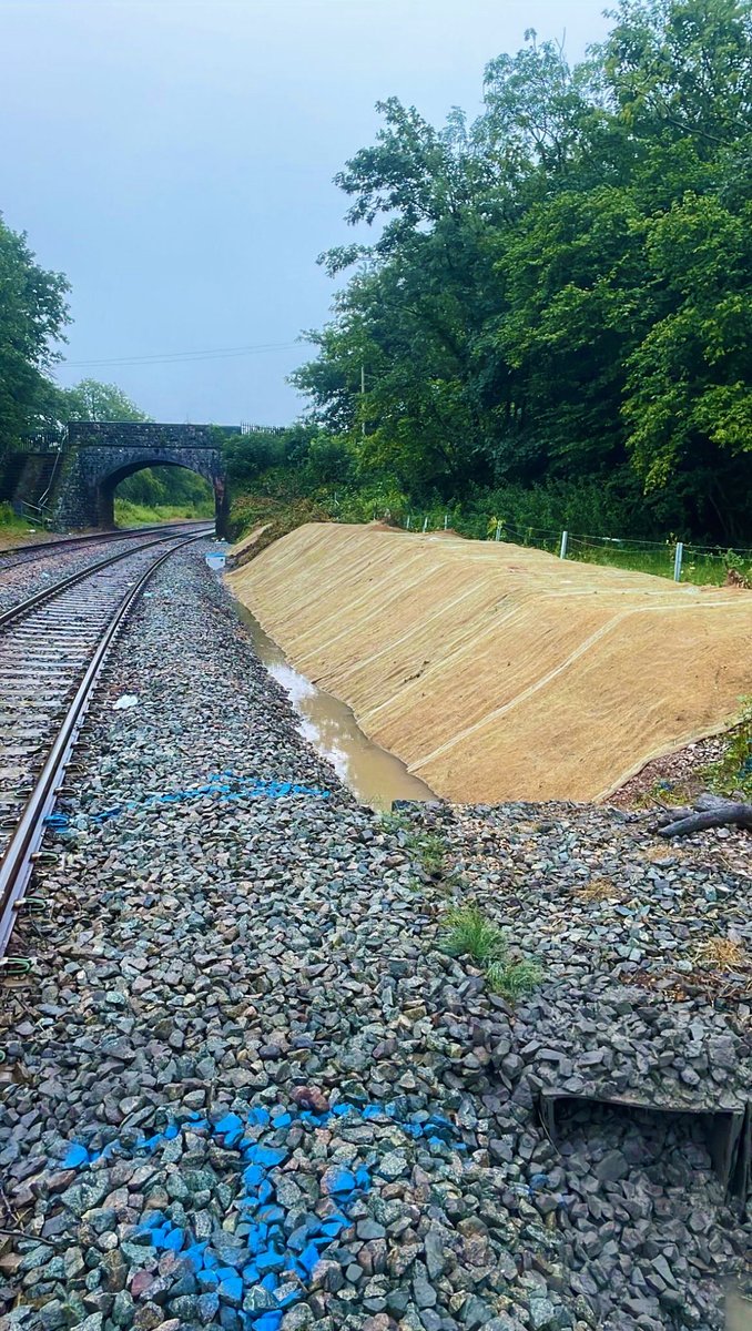 Colas Rail UK (@colasrailuk) on Twitter photo π·ββοΈπ·ββοΈ The SRSA's #TeamDrainage handled a possession to upgrade the infrastructure between Llantwit and Llandow
π€ Works were completed with the help of our trusted supply chain A1 Rail, <a href="/readypower/">Readypower Group</a>, <a href="/LanesForDrains/">Lanes Group</a> & <a href="/Highmotive/">High Motive</a>
#ColasRailShares π·ββοΈπ·ββοΈ The SRSA's #TeamDrainage handled a possession to upgrade the infrastructure between Llantwit and Llandow
π€ Works were completed with the help of our trusted supply chain A1 Rail, <a href="/readypower/">Readypower Group</a>, <a href="/LanesForDrains/">Lanes Group</a> & <a href="/Highmotive/">High Motive</a>
#ColasRailShares