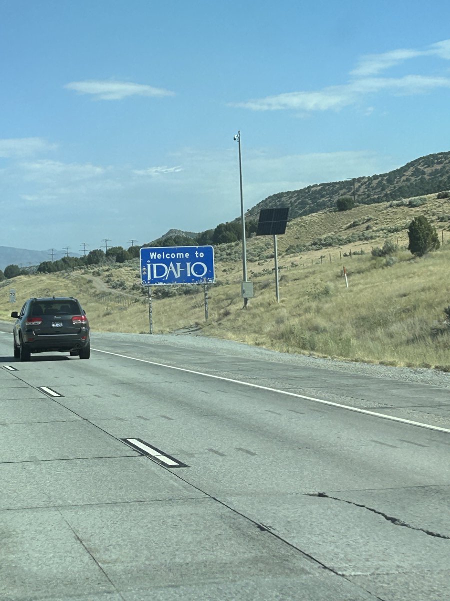 DesiraeC93's tweet image. Started in Texas, stayed in New Mexico, drove through Colorado, stayed in Utah, and now driving through Idaho before getting to Montana. We’re definitely putting some mileage in lol #CrossCountryRoadtrip