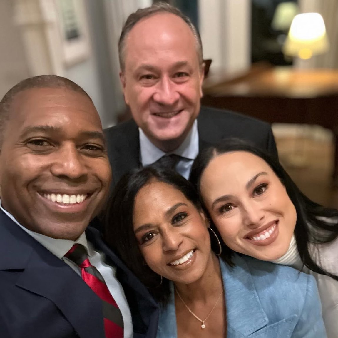 kdh4potus's tweet image. The photo Kamala Harris just posted vs. how it turned out
@DouglasEmhoff, please drop the one with her!!