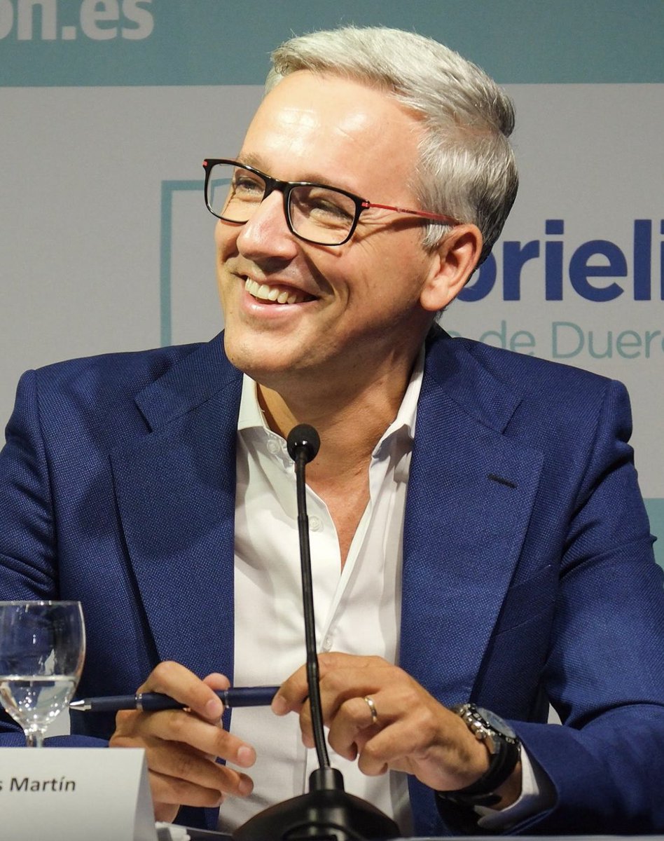 Gracias a <a href="/CiudadEducacion/">San Gabriel - Aranda</a> por permitirme charlar y aprender del magistrado José María Macías y del maestro <a href="/VicenteVallesTV/">Vicente Vallés</a> . Ir a la Ribera del Duero siempre es un premio <a href="/graciano_palomo/">Graciano Palomo</a>