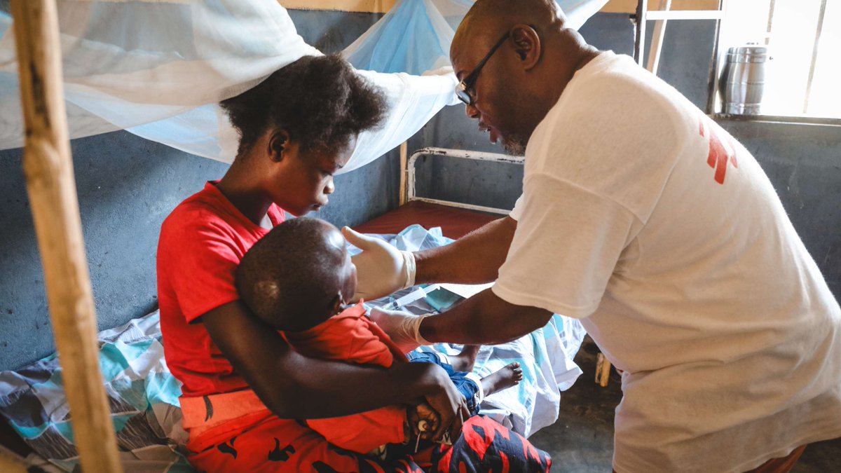 MSF_canada's tweet image. #DRC: Measles and cholera outbreaks are surging. Doctors Without Borders is responding with over 20 emergency operations.
Our teams vaccinated over 448,000 people and treated more than 18,000 patients, all amid worsening insecurity and aid cuts.
doctorswithoutborders.ca/democratic-rep…