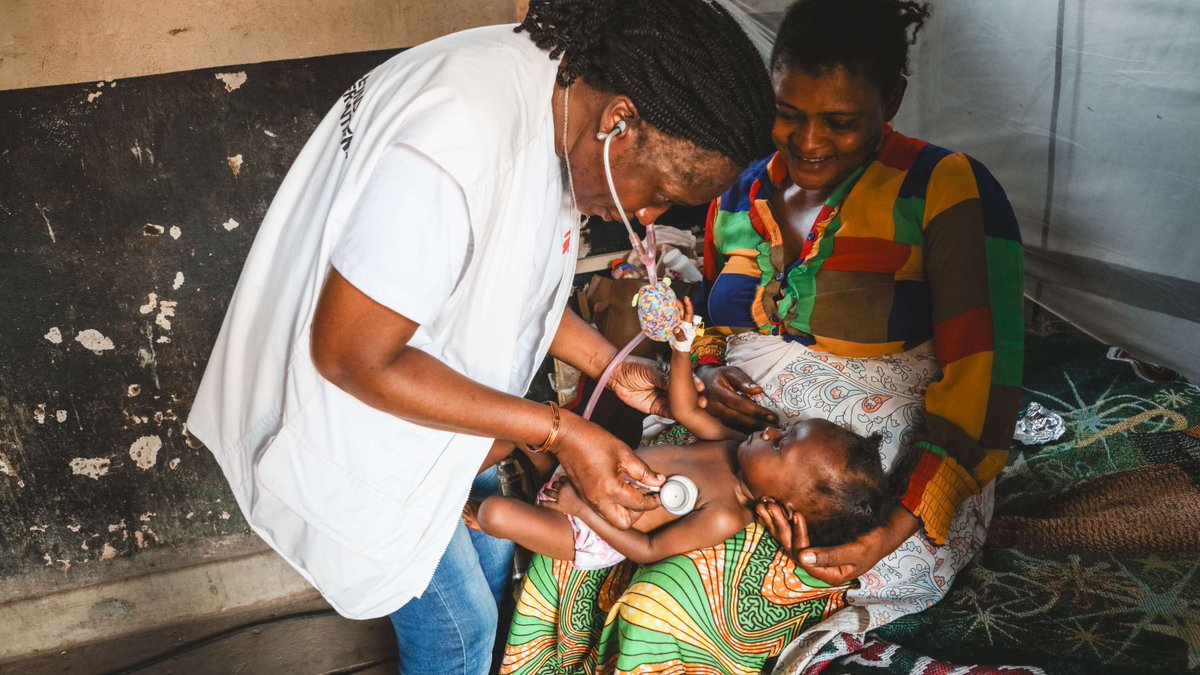 MSF_canada's tweet image. #DRC: Measles and cholera outbreaks are surging. Doctors Without Borders is responding with over 20 emergency operations.
Our teams vaccinated over 448,000 people and treated more than 18,000 patients, all amid worsening insecurity and aid cuts.
doctorswithoutborders.ca/democratic-rep…