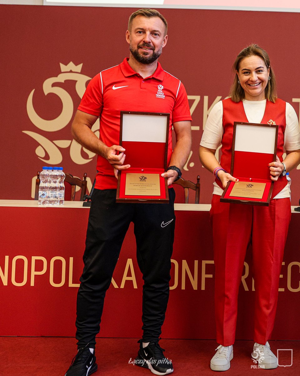 Łączy nas piłka kobieca (@laczynaskobieca) on Twitter photo Podczas pierwszego dnia trwającej właśnie w Łodzi Ogólnopolskiej Konferencji Trenerów z licencją UEFA Pro uhonorowani zostali selekcjonerka Nina Patalon oraz Marcin Kasprowicz selekcjoner reprezentacji Polski kobiet do lat 19.
📸 <a href="/Cyfrasport/">Cyfrasport</a> Podczas pierwszego dnia trwającej właśnie w Łodzi Ogólnopolskiej Konferencji Trenerów z licencją UEFA Pro uhonorowani zostali selekcjonerka Nina Patalon oraz Marcin Kasprowicz selekcjoner reprezentacji Polski kobiet do lat 19.
📸 <a href="/Cyfrasport/">Cyfrasport</a>