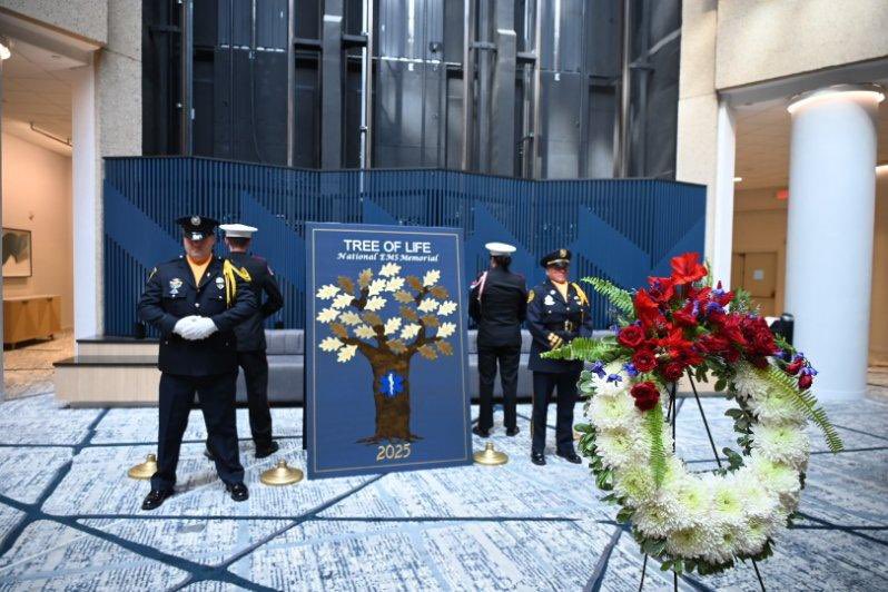 FDNY's tweet image. Last Saturday, FDNY officials, including First Deputy Commissioner Mark Guerra and Chief of EMS Michael Fields, attended the National EMS Weekend of Honor in Arlington, Virginia.
The National EMS Memorial Service remembers and honors those emergency medical services personnel…