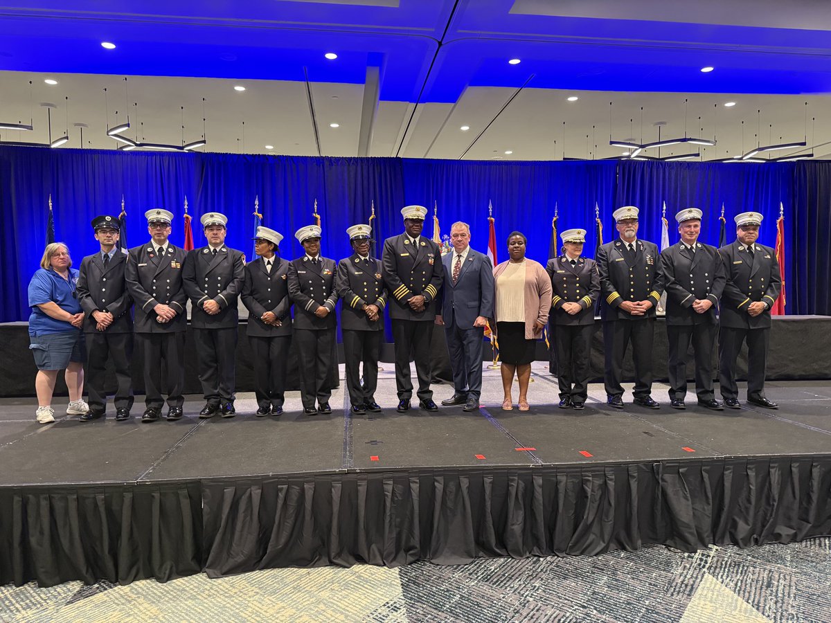 FDNY's tweet image. Last Saturday, FDNY officials, including First Deputy Commissioner Mark Guerra and Chief of EMS Michael Fields, attended the National EMS Weekend of Honor in Arlington, Virginia.
The National EMS Memorial Service remembers and honors those emergency medical services personnel…