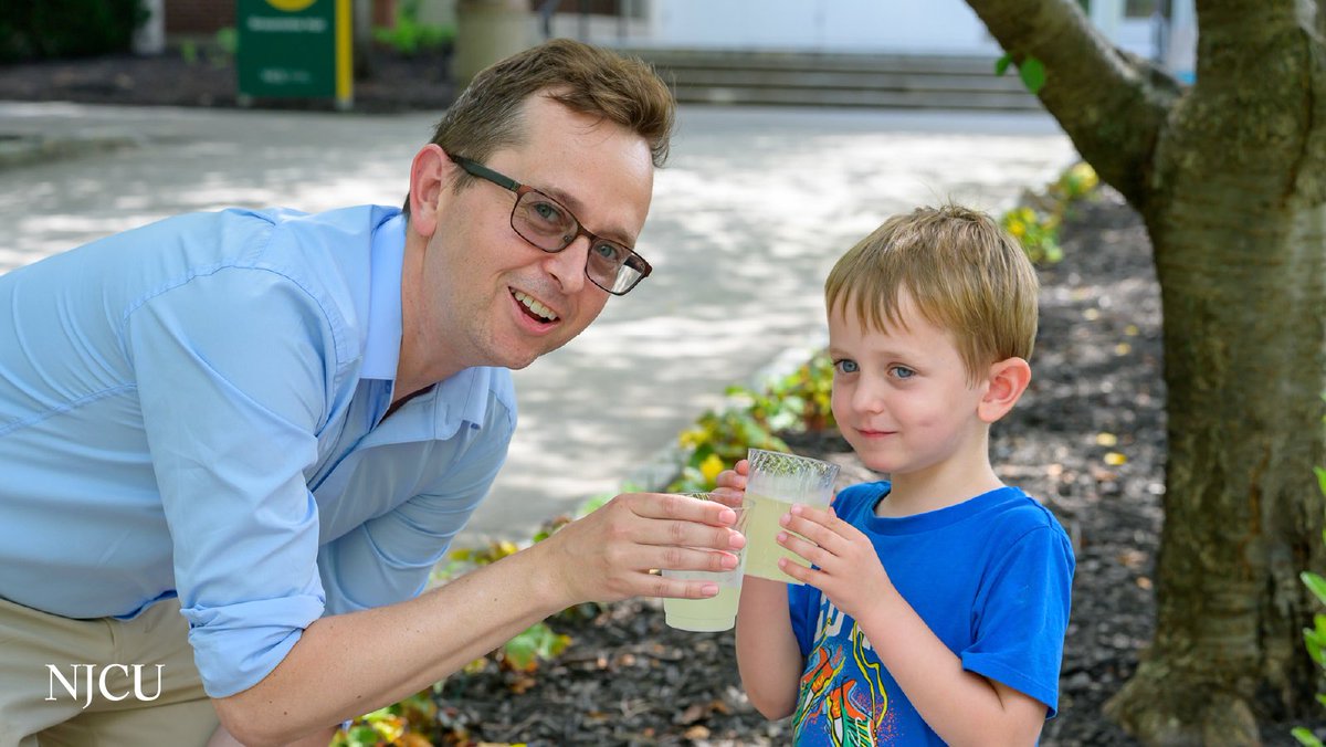 NJCUniversity's tweet image. 🍋 Proudly poured, proudly served!
NJCU’s Children’s Learning Center hosted a lemonade stand fundraiser—raising money to support their own classrooms, one cup at a time. 💛
📸 Paul Gargiulo '87 | #NJCU #NJCUCLC #SupportEarlyLearning #Fundraiser #LemonadeStand