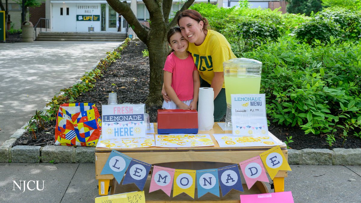 NJCUniversity's tweet image. 🍋 Proudly poured, proudly served!
NJCU’s Children’s Learning Center hosted a lemonade stand fundraiser—raising money to support their own classrooms, one cup at a time. 💛
📸 Paul Gargiulo '87 | #NJCU #NJCUCLC #SupportEarlyLearning #Fundraiser #LemonadeStand