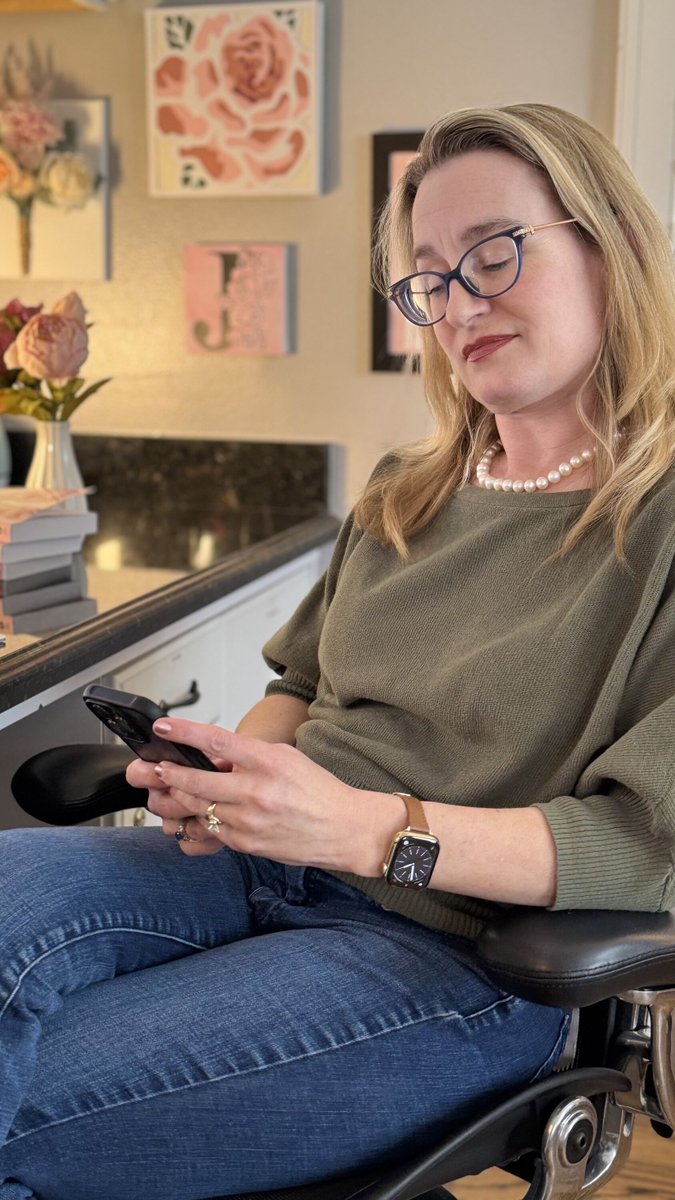 mmejendouglas's tweet image. We don’t make breast cancer decisions with a crystal ball.
We do it one step at a time.
In 2019, I chose a lumpectomy.
In 2022, I needed another.
I didn’t spiral—I still trusted my choice.
Here’s more
🔗 jenniferadouglas.com/owning-my-lump…
#bcsm #DCIS #lumpectomy #breastcancer