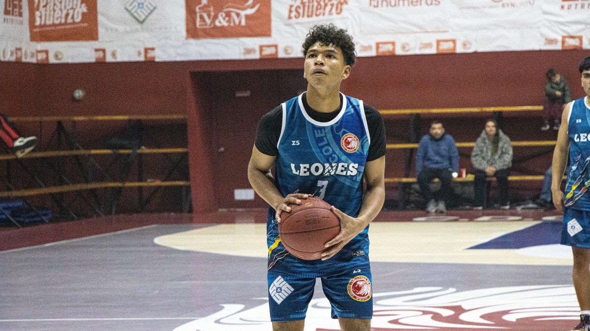 CDCLosLeones's tweet image. 🦁👏 Este sábado nuestros Leones U-21 avanzaron a las semifinales de la Libcentro 🏀 de @arbam.metrobasket tras vencer a @puentealtocd por 89-87, en un duelo que se definió por detalles
👉 Ahora enfrentarán a @providenciabasket en la siguiente fase del torneo
#VamosLeones
