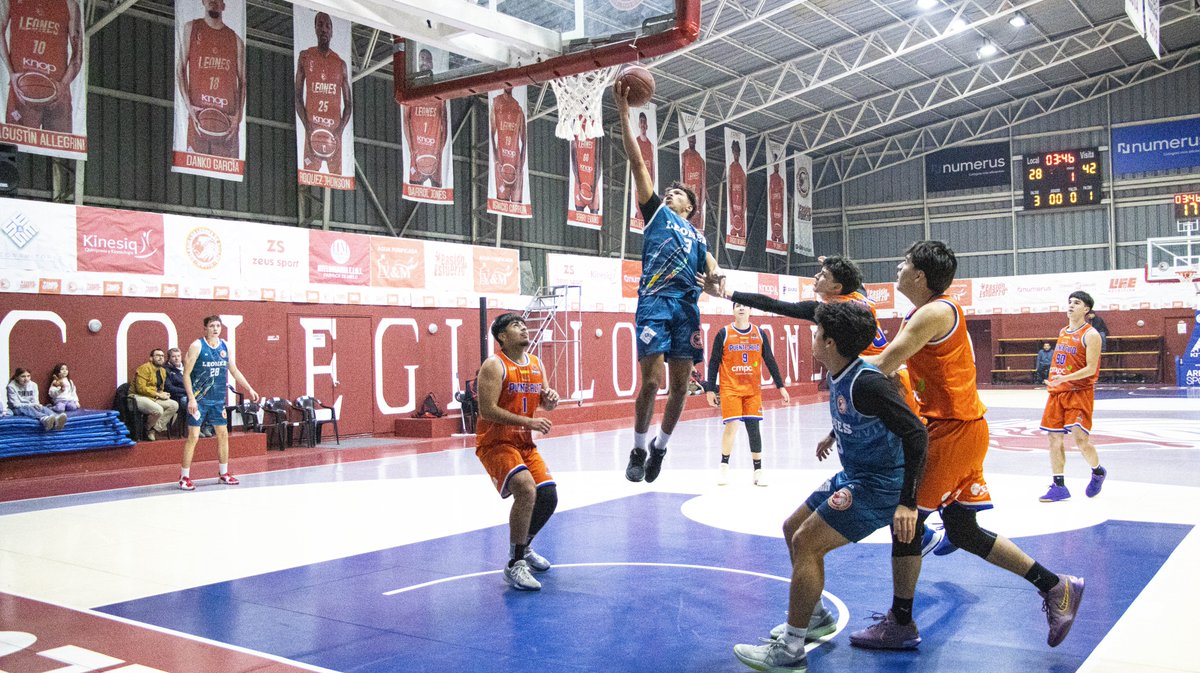 CDCLosLeones's tweet image. 🦁👏 Este sábado nuestros Leones U-21 avanzaron a las semifinales de la Libcentro 🏀 de @arbam.metrobasket tras vencer a @puentealtocd por 89-87, en un duelo que se definió por detalles
👉 Ahora enfrentarán a @providenciabasket en la siguiente fase del torneo
#VamosLeones
