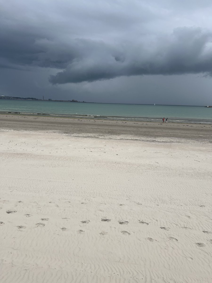 St Aubin’s Bay, yesterday 🇯🇪 

#JerseyCI