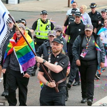 TwisterFilm's tweet image. I'm glad police officers were banned from marching at Glasgow Pride. On aesthetic grounds if nothing else.