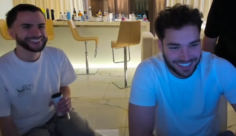 CheesurUpdate's tweet image. Cheesur just confirmed he's called Adin Ross and settled their past beef ✅👀
"Just got off the phone, went super well, you will be seeing Adin Ross x Cheesur in the next week or so.. SSB is back.."