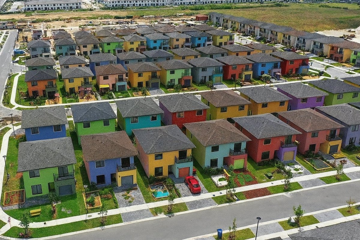 mattbaran's tweet image. I will defend your right to paint your house any color you want, or to build it any style or level of ‘ugliness’ you choose.