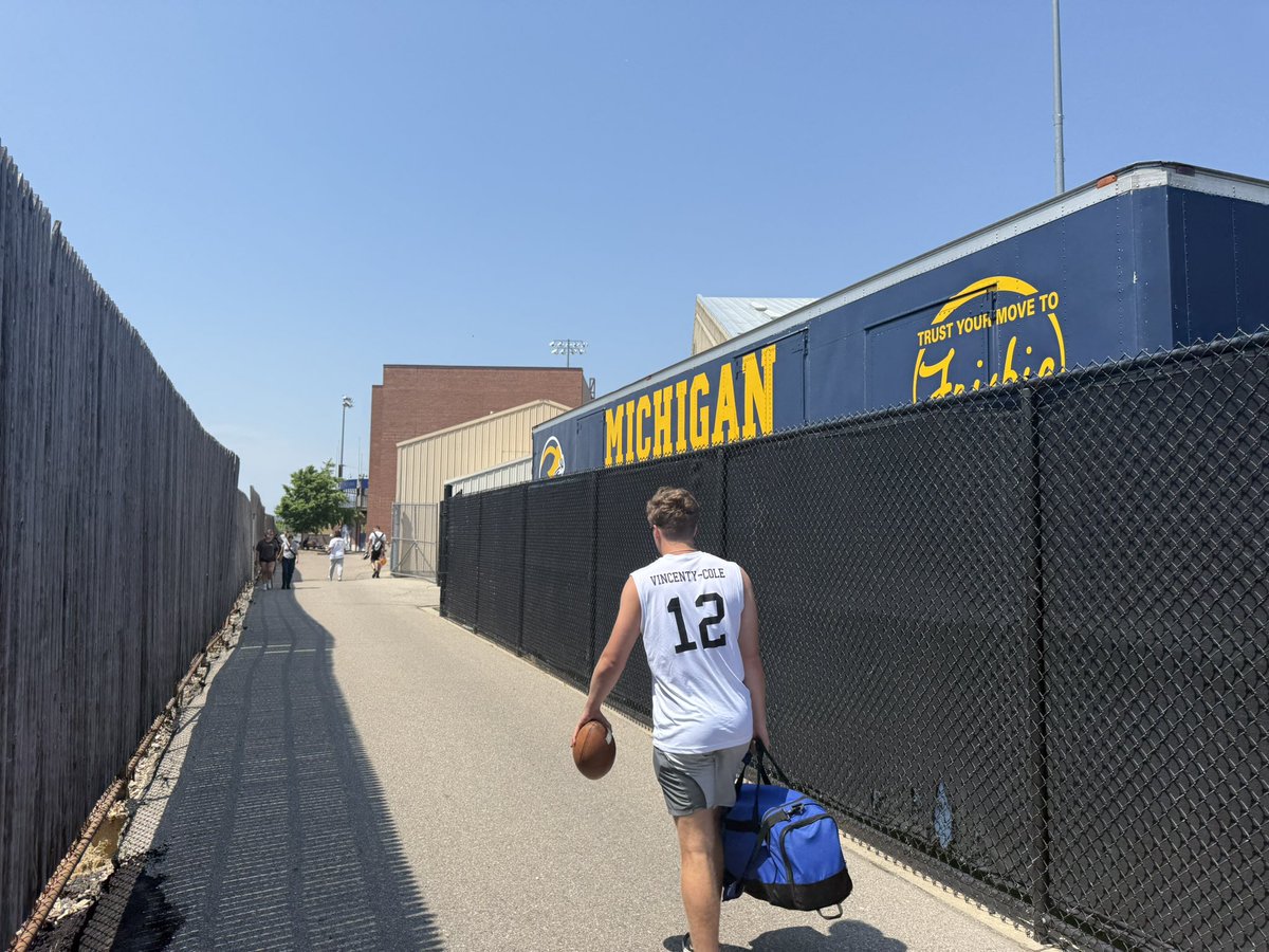 HunterVincenty's tweet image. Packing up today and getting to roll out tomorrow to Eau Clair WI for Jeff Trickey Elite QB camp to work on qb specific skills and do some tailgating…. Then University of St Thomas Prospect Camp this Saturday for my final camp of the summer. 🏕️ Sooo excited for this week for…