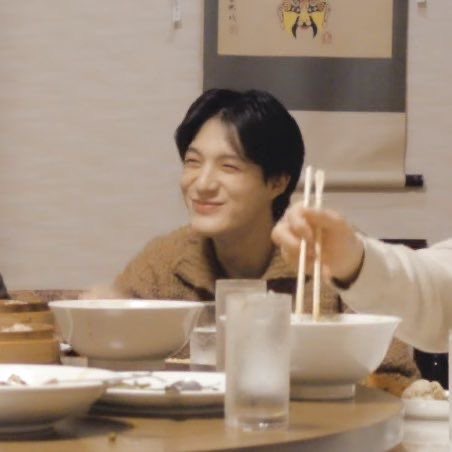 urmyfullsunldy's tweet image. 🐻 บิบี๋อิ่มยัง ร้านมีไอติมนะเค้าสั่งให้เอาป่าว

🐶 รู้ได้ไงว่าชั้นจะกิน  .◜◡◝ 

🐻 ก็สังเกตตลอดอะ

🐶  .◜◡◝