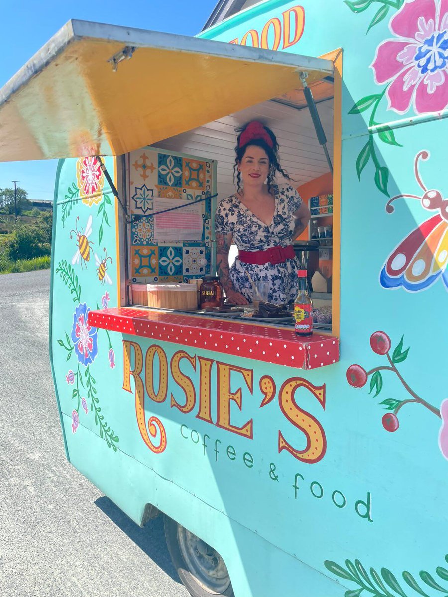 EaragailArts's tweet image. 🍓🥐Rosie&apos;s Coffee and Food🥐🍓
📍 BRRR Record and Tape Fair, Blakes Bar, Letterkenny
📆26th July 
Coming to BRRR Record and Tape Fair, Rosie will be selling some of her delicious food and coffee. We really recommend calling into the record fair and getting a bite to eat!