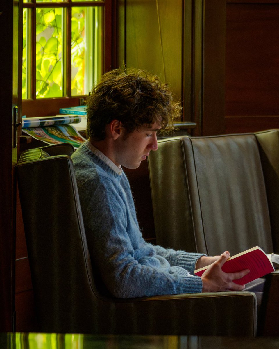 UChicago's tweet image. What's on your summer reading list?
📸 Jason Smith