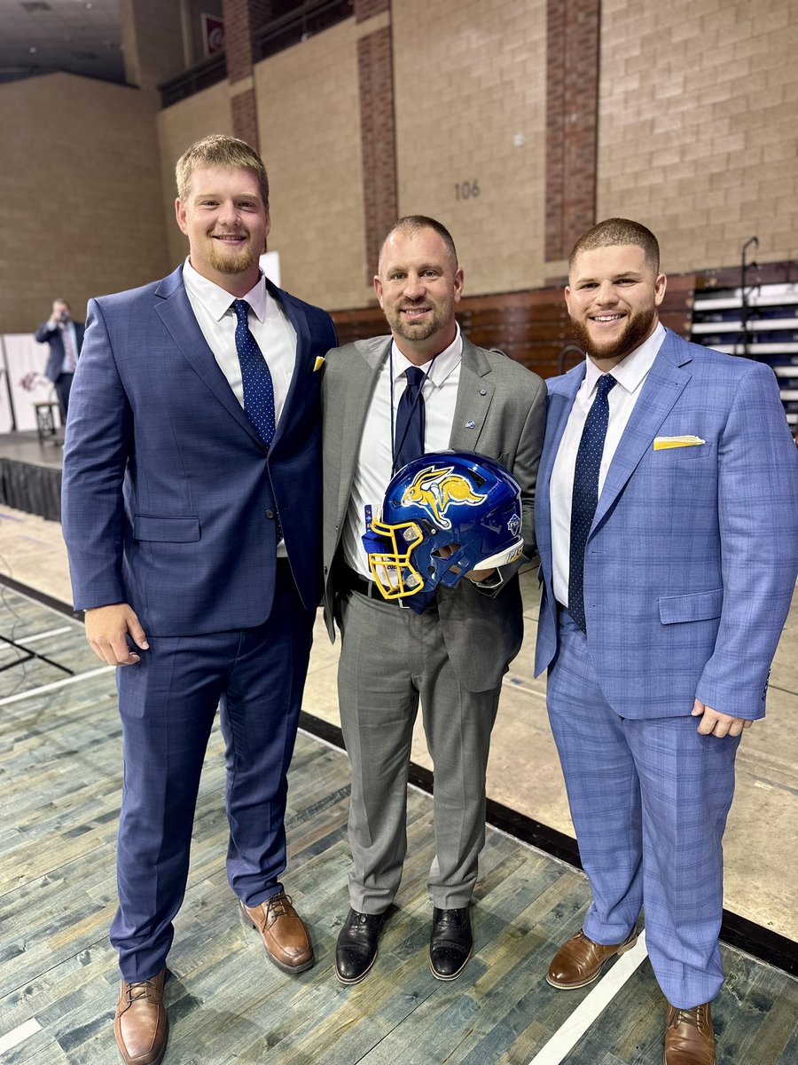 Tanner_Castora's tweet image. Media day for the MVFC
@GoJacksFB represented by Dan Jackson, Kobe Clayborne and Sam Hagen
@CoachDtjackson your suit game is getting outshined but your own players