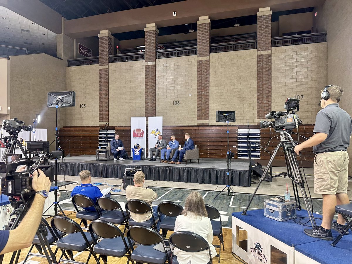 Tanner_Castora's tweet image. Media day for the MVFC
@GoJacksFB represented by Dan Jackson, Kobe Clayborne and Sam Hagen
@CoachDtjackson your suit game is getting outshined but your own players