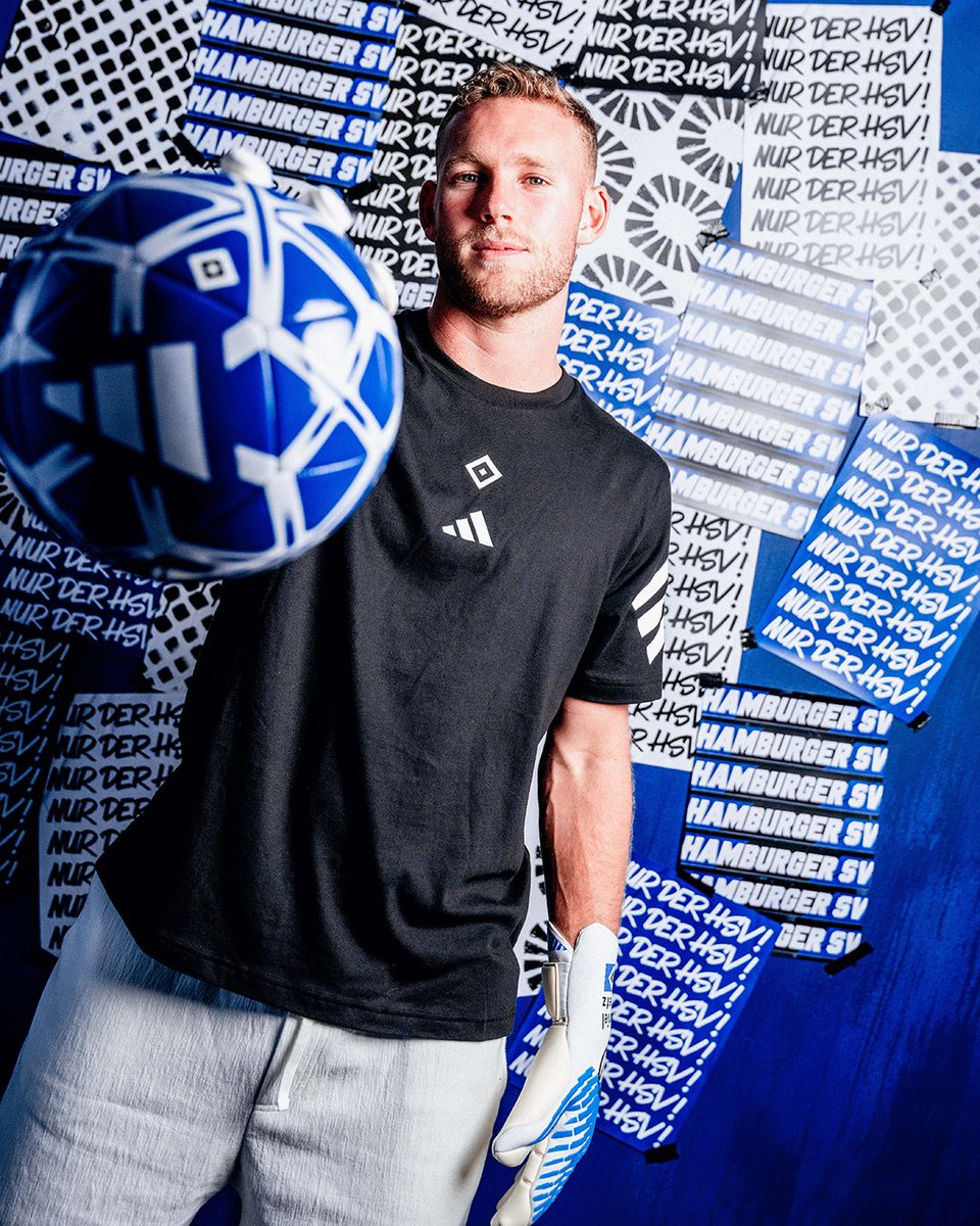 HSV_English's tweet image. 𝐌𝐎𝐈𝐍, Daniel #Peretz! 🔷
The 25-year-old goalie joins us on loan from @FCBayernEN. ✍️ With his athleticism, mentality and defensive skills, Daniel will add depth to our goalkeeper squad. 🧤
Further information 👉 hsv.link/DanielPeretzSi… 🗞️
We're happy to have you with us,…