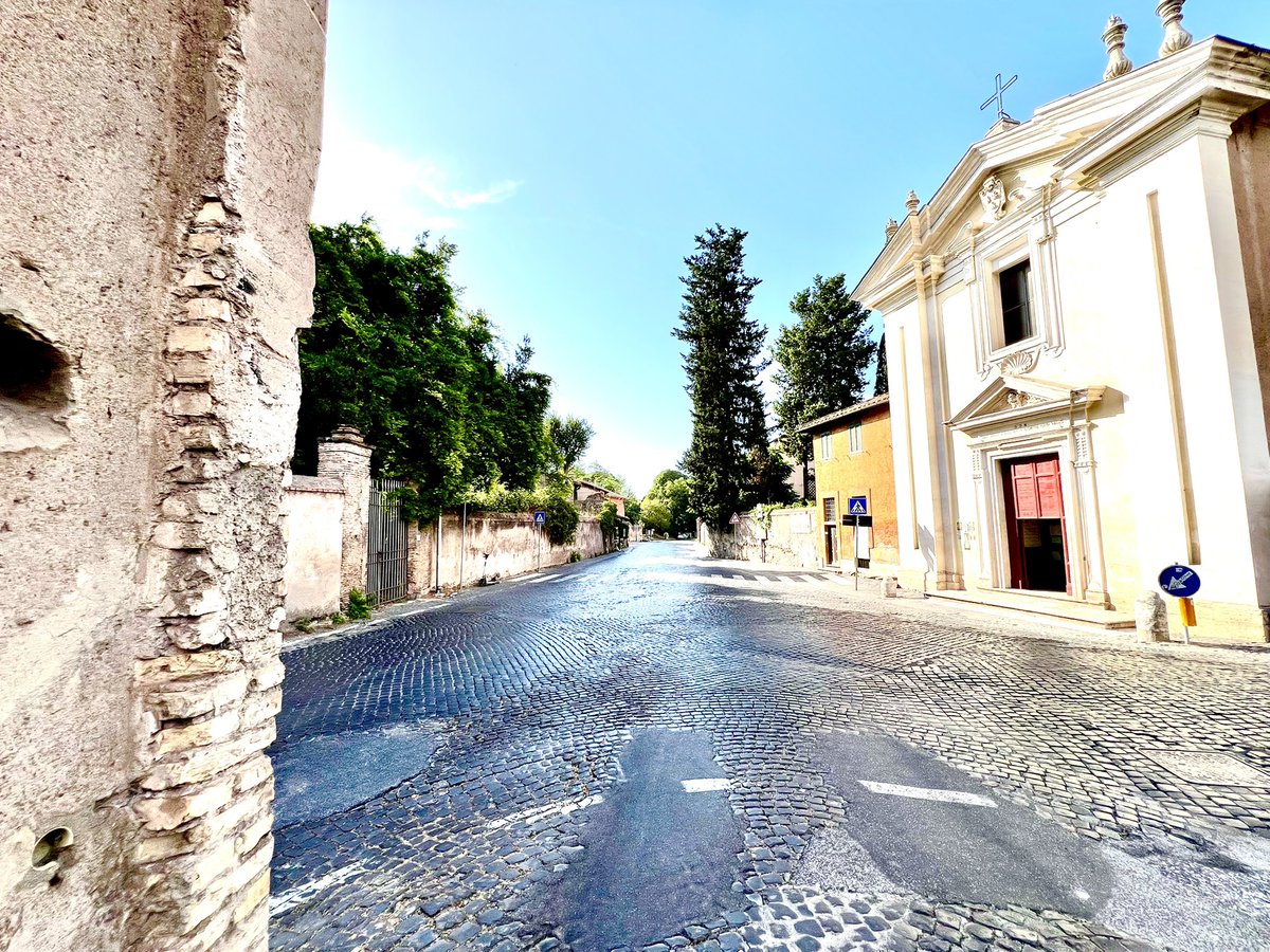 Alex_Panetta's tweet image. The superhighway of the ancient world. The beginning, middle, and end of the old Appian Way. As seen in Rome, Puglia, and by the port of Brindisi which connected the trading routes of Rome to Greece and lots of other places. 🍷 🫒 🥖 🌶️