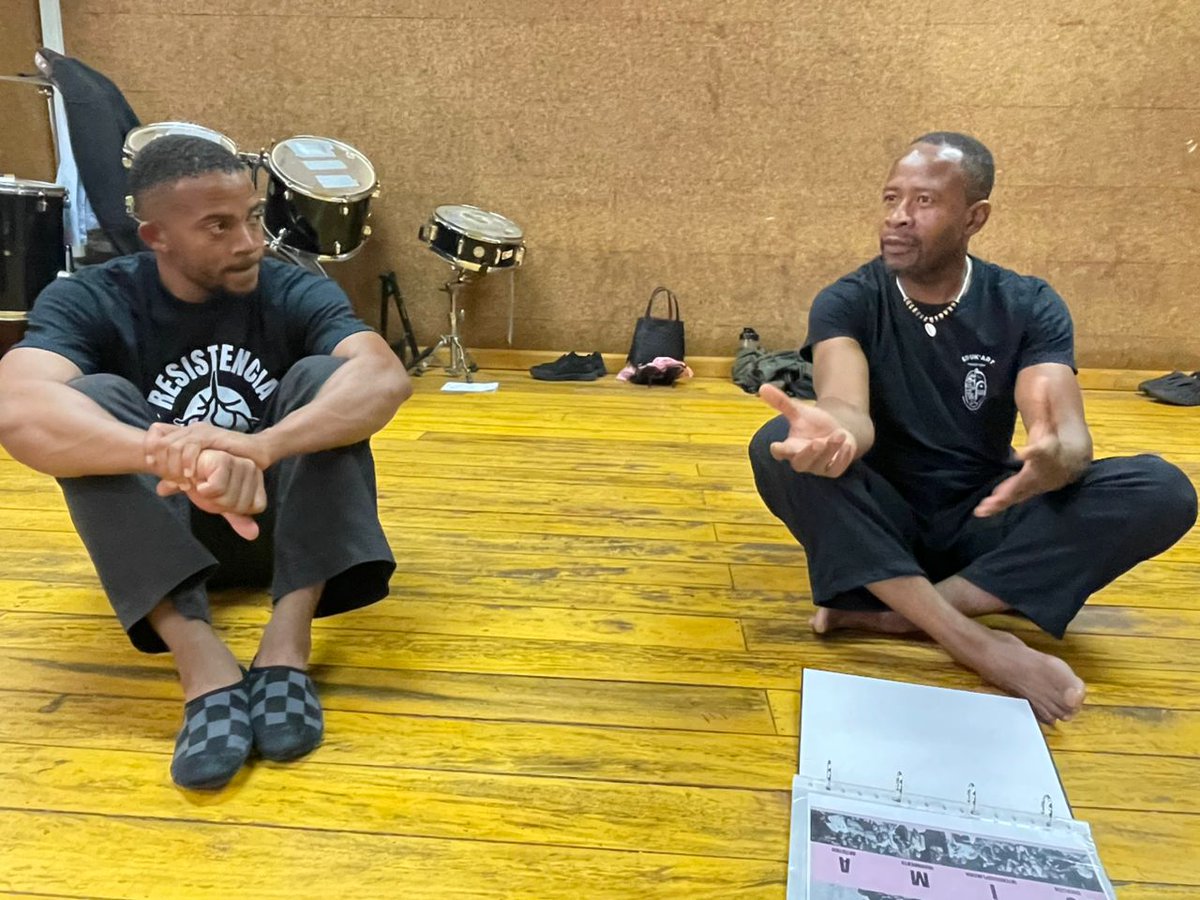 ccemalabo's tweet image. Inicia la 4ª sesión del taller de Creación Interdisciplinaria del Movimiento Artístico (C.I.M.A) en el Centro Cultural de España en Malabo, con Gorsy Edu y Raimundo Bernabé (Russo).
@EmbEspMalabo @AECID_EspMalabo #EspañaEnGE @CooperacionESP @CCEBata @AhoraEg @Revista_REG