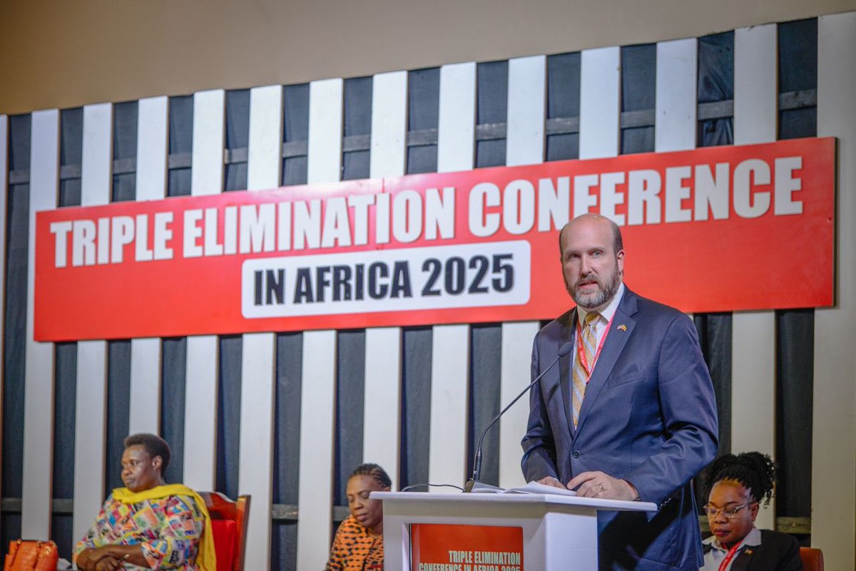 usmissionuganda's tweet image. #AmbPopp joined @MinofHealthUG & community partners at the High-Level Ministerial Conference in Kampala to advance efforts against #HIV, Hepatitis B & Syphilis. Since 2003, 🇺🇸@PEPFAR has invested $260M in Uganda’s Elimination of Mother to Child Transmission program, helping…