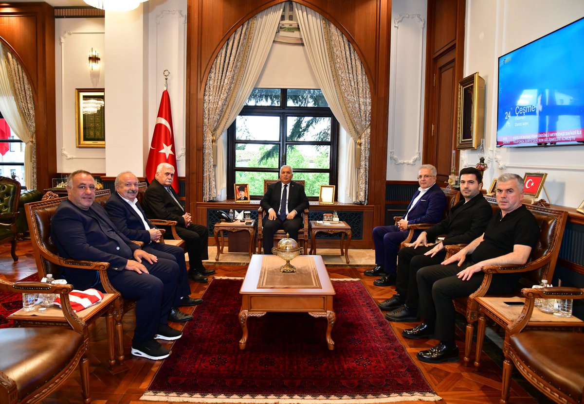 TrabzonValilik's tweet photo. Vali Aziz Yıldırım, Akçaabat Sebat Gençlik Spor Kulübü Başkanı Atalay Armutçu ve beraberindeki Yönetim
Kurulu Üyelerini makamında kabul etti. https://t.co/EKE50PVHtd