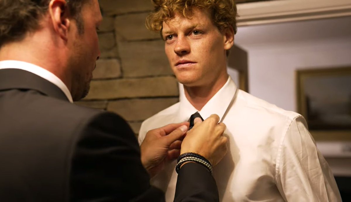 sinnastri's tweet image. the nose, the jaw, the ears, the lips, the hair, the eyes, the face card, the tie, the shirt, the SHIRT, the WHITE SHIRT, did I mention the SHIRT? yeah i'm losing it, HE'S TOOOO FINE 🤤