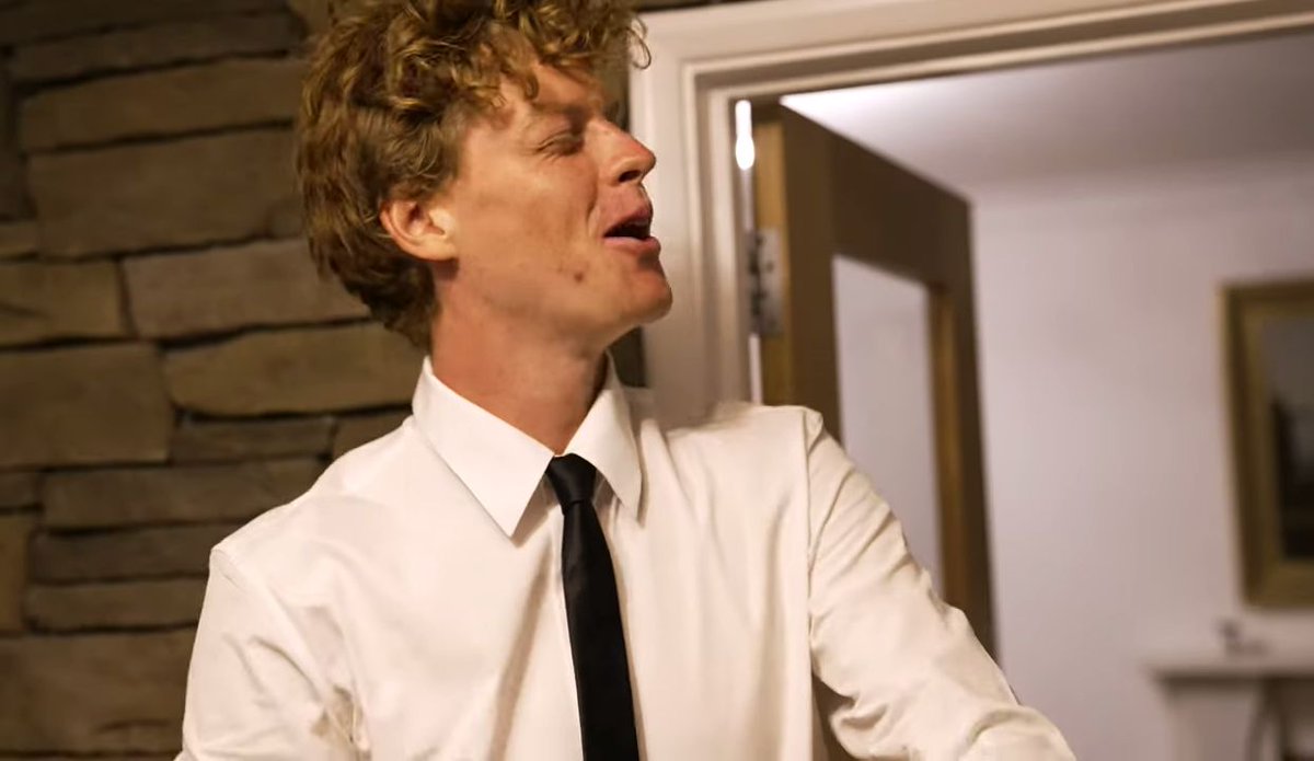 sinnastri's tweet image. the nose, the jaw, the ears, the lips, the hair, the eyes, the face card, the tie, the shirt, the SHIRT, the WHITE SHIRT, did I mention the SHIRT? yeah i'm losing it, HE'S TOOOO FINE 🤤