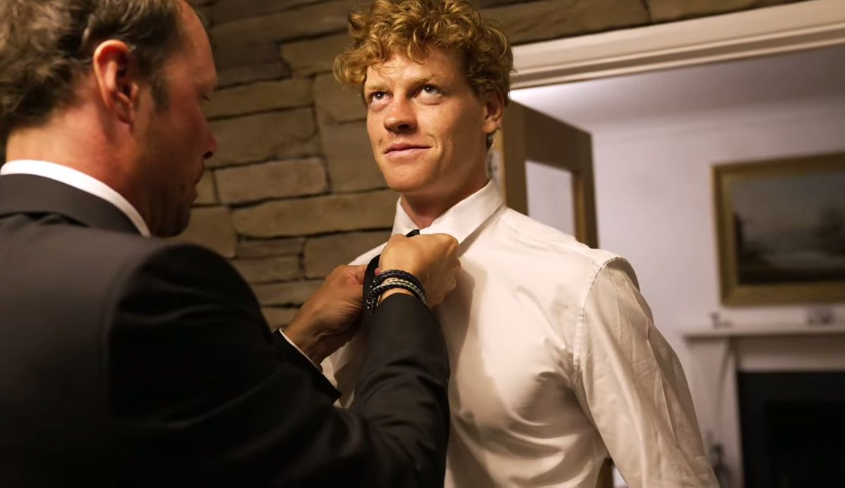 sinnastri's tweet image. the nose, the jaw, the ears, the lips, the hair, the eyes, the face card, the tie, the shirt, the SHIRT, the WHITE SHIRT, did I mention the SHIRT? yeah i'm losing it, HE'S TOOOO FINE 🤤
