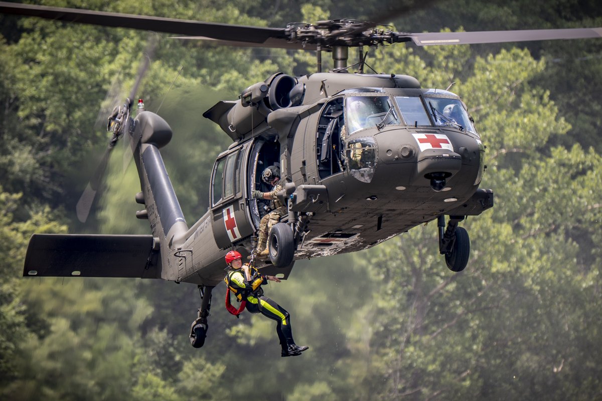 USNationalGuard's tweet image. During their annual training, @WVNationalGuard Soldiers honed their swift water rescue operations capabilities, which can be critical to saving lives during flood response missions.
📸flic.kr/s/aHsjqABBSz