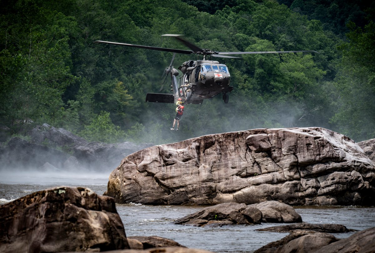 USNationalGuard's tweet image. During their annual training, @WVNationalGuard Soldiers honed their swift water rescue operations capabilities, which can be critical to saving lives during flood response missions.
📸flic.kr/s/aHsjqABBSz