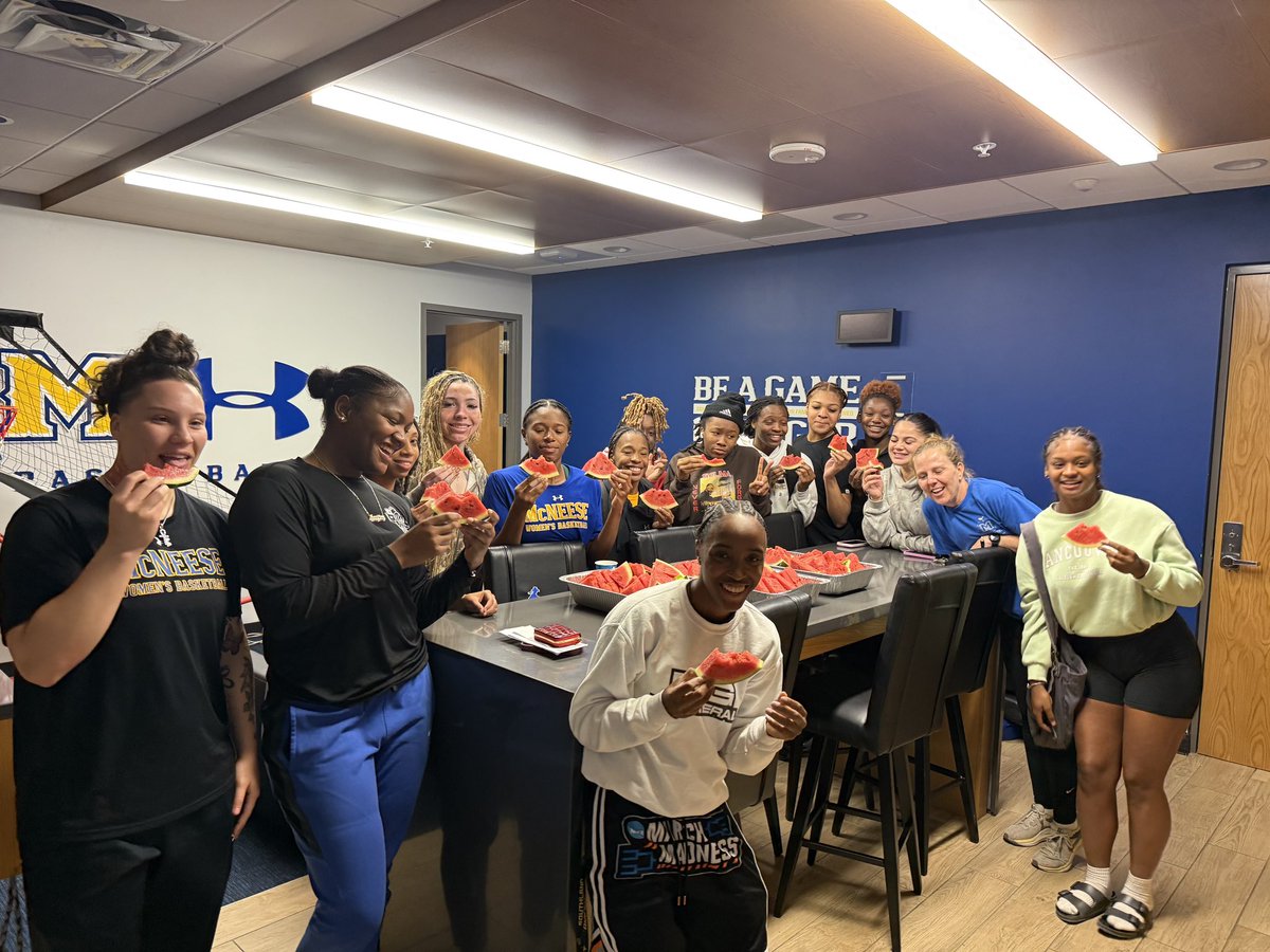 McNeeseWBB's tweet image. Special thanks to the McNeese Dietetics Program for bringing us watermelon today! 🤠

#GeauxPokes