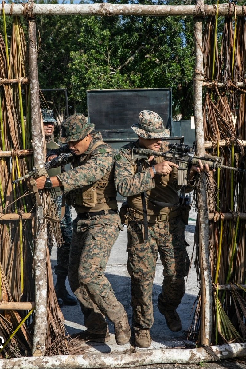 NicholasFl33333's tweet image. Jungle or city, mud hut or high rise it don’t matter You breach you clear you own the room. This ain’t Hollywood, this is close-quarters chaos executed with precision. Two Devil Dogs slicing through that entry like a scalpel through silk one left, one right, zero hesitation