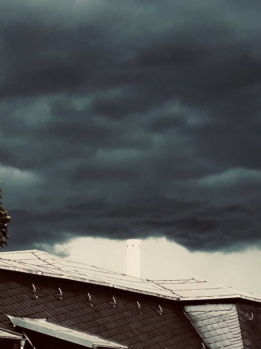 ThomasLeyerer's tweet photo. #wetter #Frankfurt #Thunderstorm https://t.co/fMpFaK9m9a