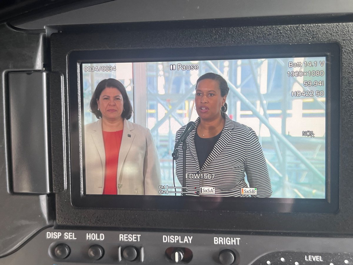 EricFlackTV's tweet image. NEW: Mayor Bowser sidestepped questions about level concern over Trump threat to kill RFK stadium deal if team didn’t go back to old name, saying only DC Council needs to act.
When I asked if she would withdraw support for DC stadium if Redskins name returned, Mayor said “No.”