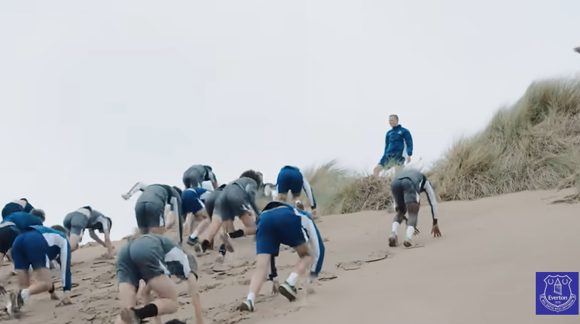 EFC_FanAdvisory's tweet image. Remember when we just just to build sand castles on the beach? Watch the Everton u21 and u18 gruelling training session on Formby dunes 💙💪
evertonfc.com/news/2025/july…