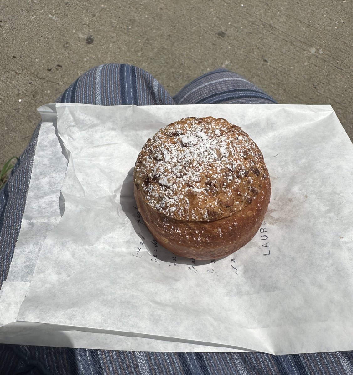 CBD42O's tweet image. working my way through the whole laurel menu this summer...today sunchoke donut (brioche with goat milk caramel, sunchoke puree folded into diplomat cream, sunflower praline & chocolate whipped cream)