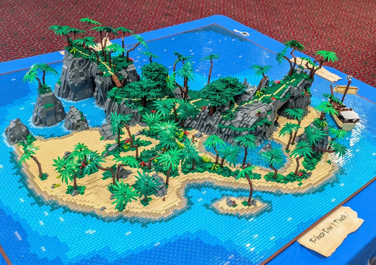 SeaOfThieves's tweet image. From fan models featured at @SoTFest to outstanding artwork, a fresh quartet of community creations can only mean one thing: it's Community Hub refresh time! Enjoy the highlights here: seaofthieves.com/community-hub
Tag your own antics with #BeMorePirate for a chance to be featured!
