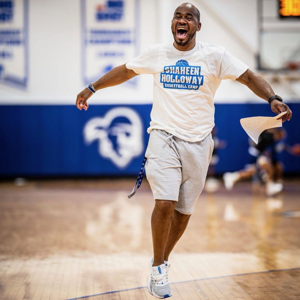 SetonHallMBB's tweet image. We are 1 week away from Session 2 of Shaheen Holloway Basketball Camp! Sign up now while spots still remain!🔵⚪️🔵⚪️🔵⚪️🔵⚪️🔵⚪️🔵⚪️
📸Creds: T Sandklev Visuals
Register Today ➡️ …heenhollowaybasketball.totalcamps.com/About%20Us