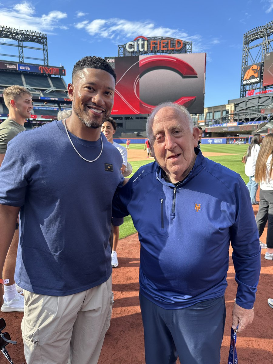 Jay_HorwitzPR's tweet image. I know we are in the middle of the baseball season, but forgive me if I digress a little. I wanted to give a shoutout to my favorite college football coach, @Marcus_Freeman1 of the @NDFootball. metsinsider.mlblogs.com/the-fighting-i…