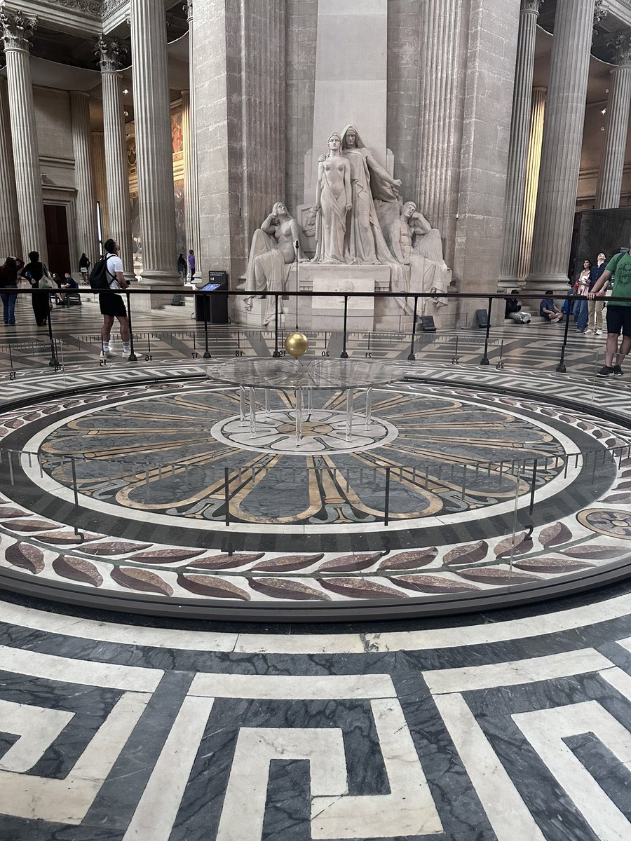 SpaceToday1's tweet image. O Pêndulo de Foucalt no Panthéon em Paris!!! A prova de que a Terra gira!!! Um belo experimento feito em 1851 e que perdura até hoje!!!