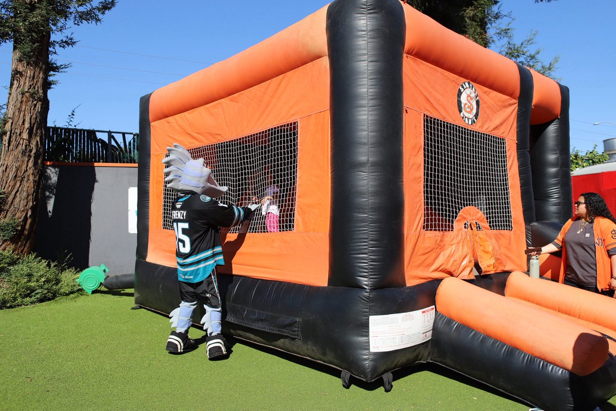sjbarracuda's tweet image. Frenzy had a great time at the @SJGiants game with the Battery Pack🧢
Request a Frenzy Visit: sjbarracuda.com/fan-zone/commu…