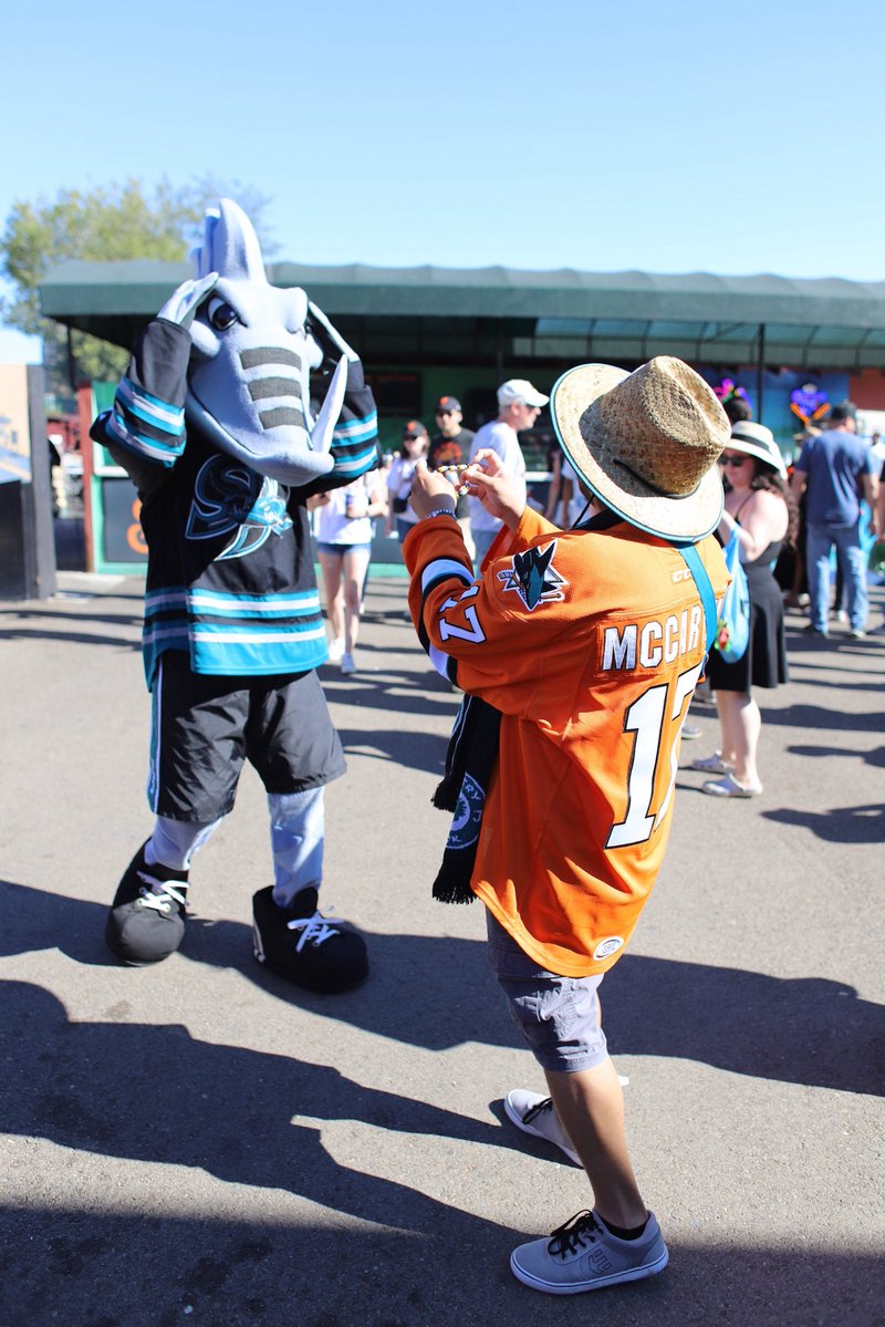 sjbarracuda's tweet image. Frenzy had a great time at the @SJGiants game with the Battery Pack🧢
Request a Frenzy Visit: sjbarracuda.com/fan-zone/commu…