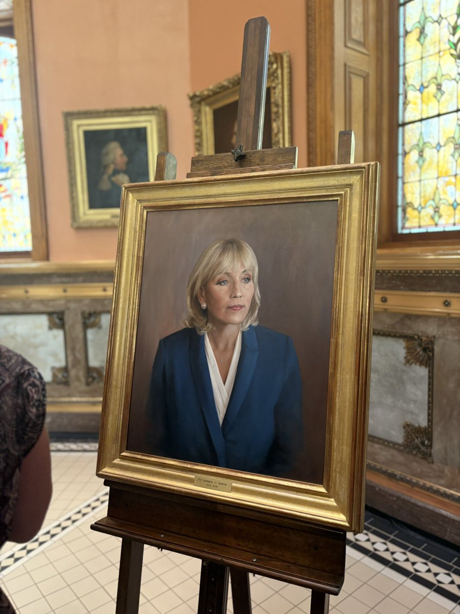 johnsb01's tweet image. There’s now a portrait of Lt. Gov Kim Guadagno at the New Jersey Statehouse in Trenton. Other LGs will follow.
On hand for the unveiling was former Gov. Chris Christie, her running mate.