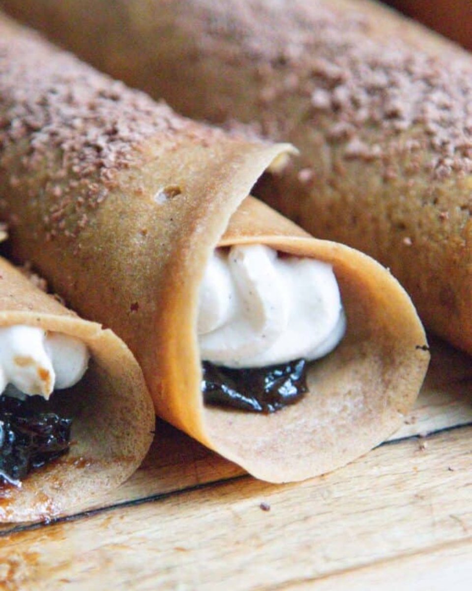 These delicate crêpes are naturally gluten-free and filled with the rich, caramel-sweet magic of California Prunes. Perfect for brunch, dessert, or pretending you’re in Paris. Bonus: They’re as nourishing as they are magnifique.

Get the recipe: californiaprunes.org/recipe/gluten-…