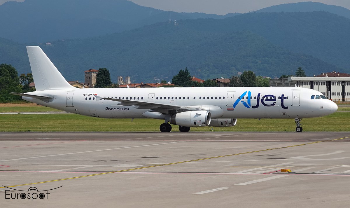 cliper31's tweet image. Bergame Airport, plane spotting 2hours #bergame #planespotting #Aviation #avgeek